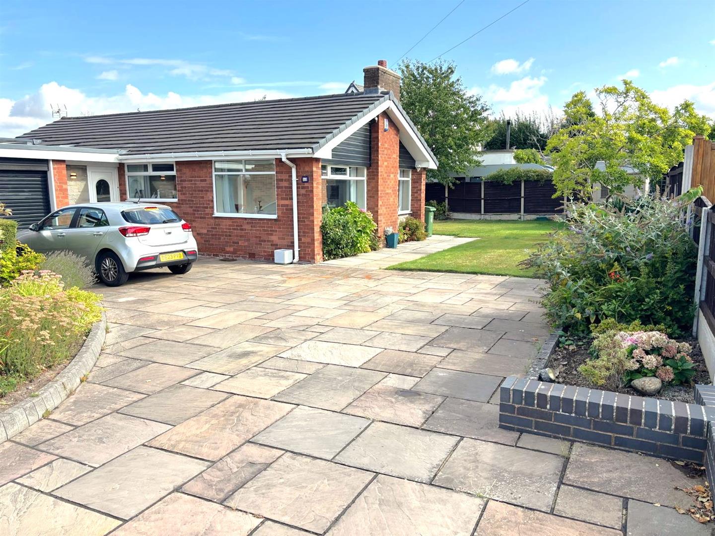 3 bedroom Detached house Under Offer
