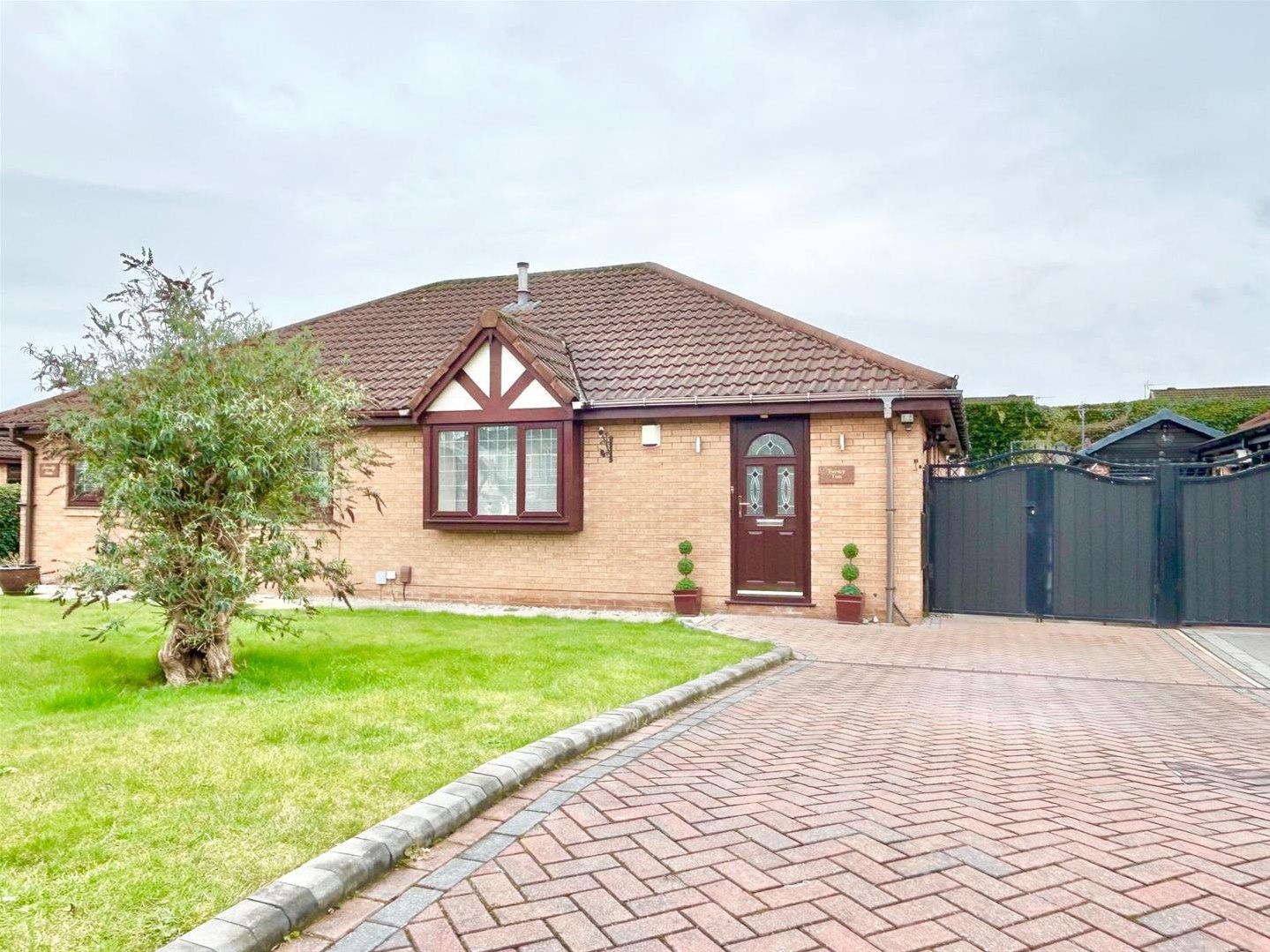 2 bedroom Detached bungalow Under Offer