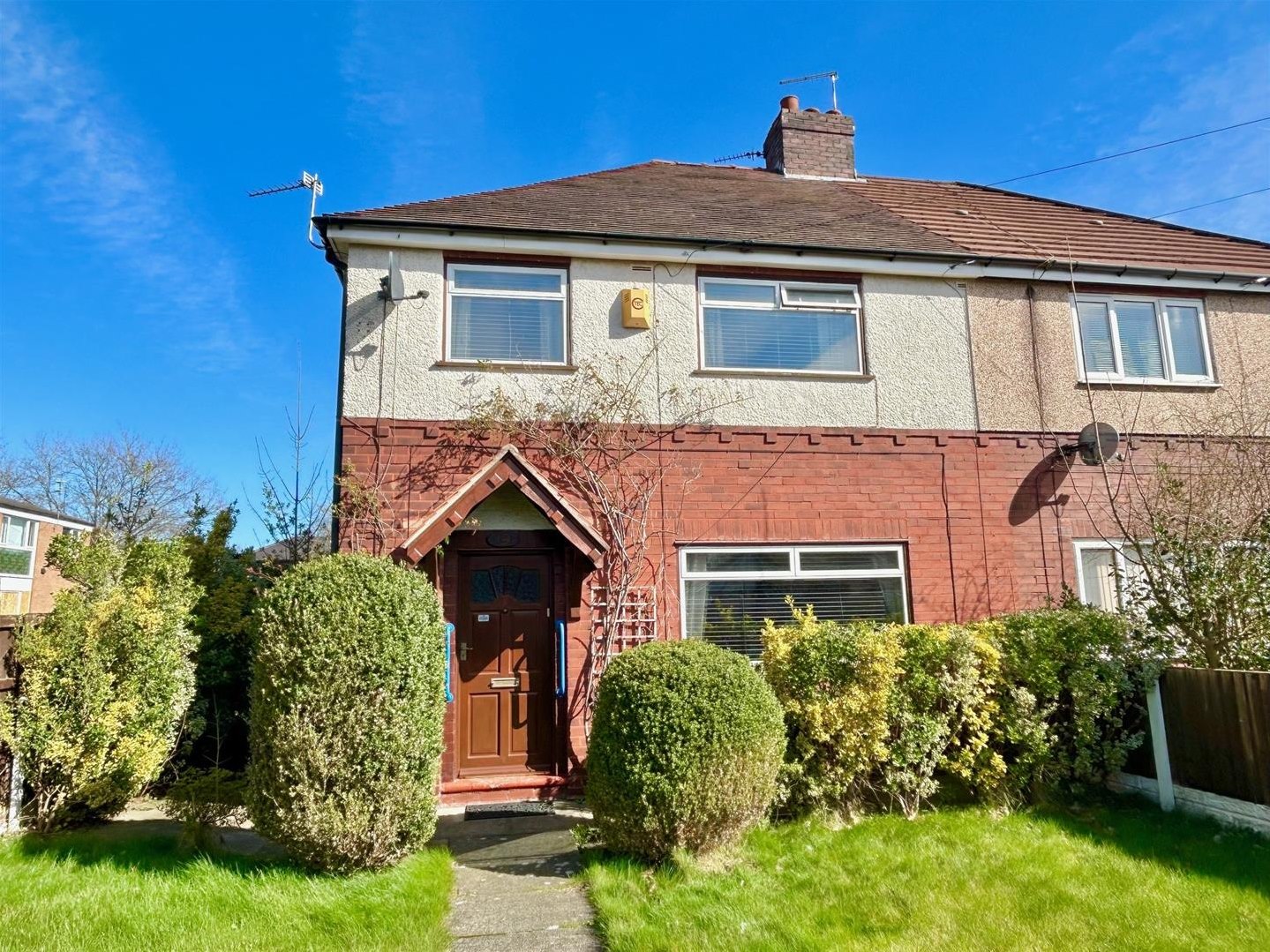 3 bedroom Semi-detached house For Sale