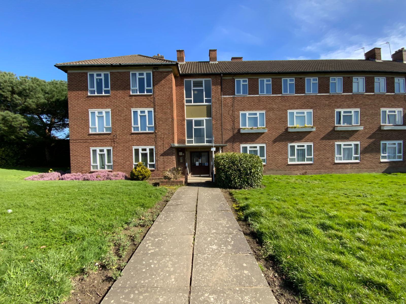 2 bedroom Flat For Sale