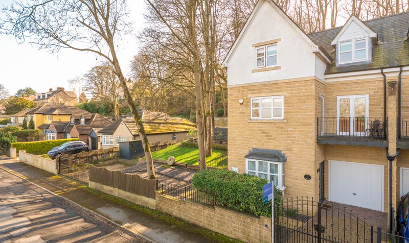 4 bedroom Terraced House For Sale