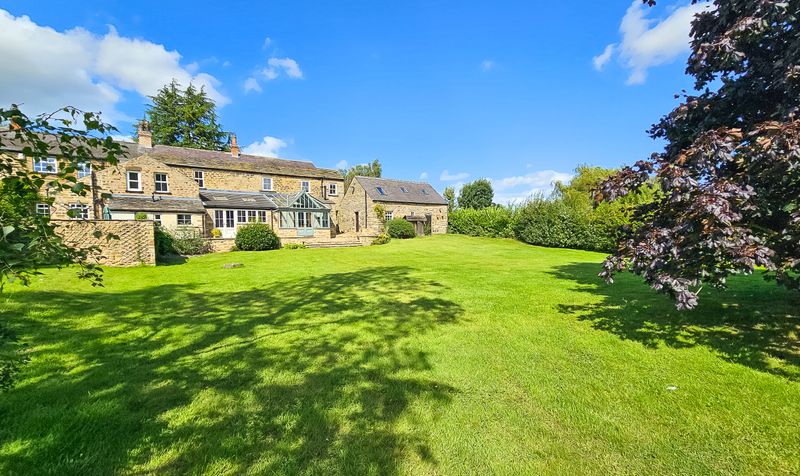 4 bedroom Studio flat For Sale