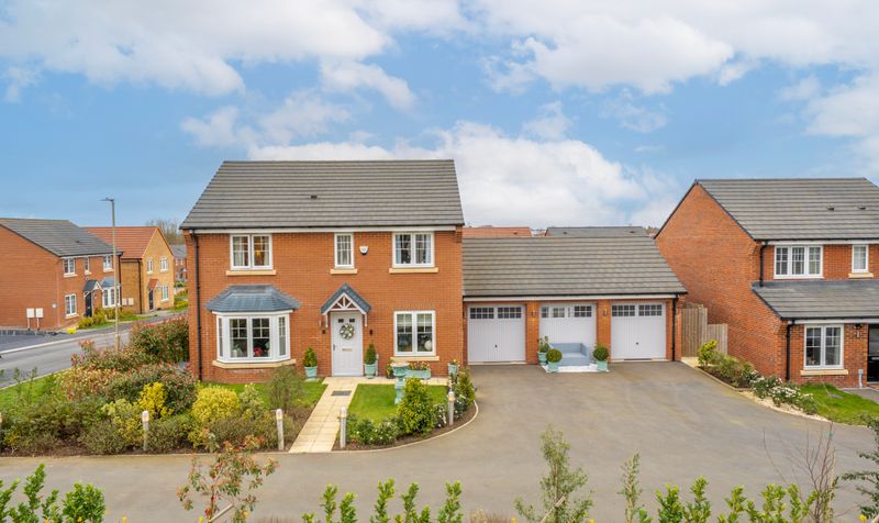 4 bedroom Detached house Under Offer