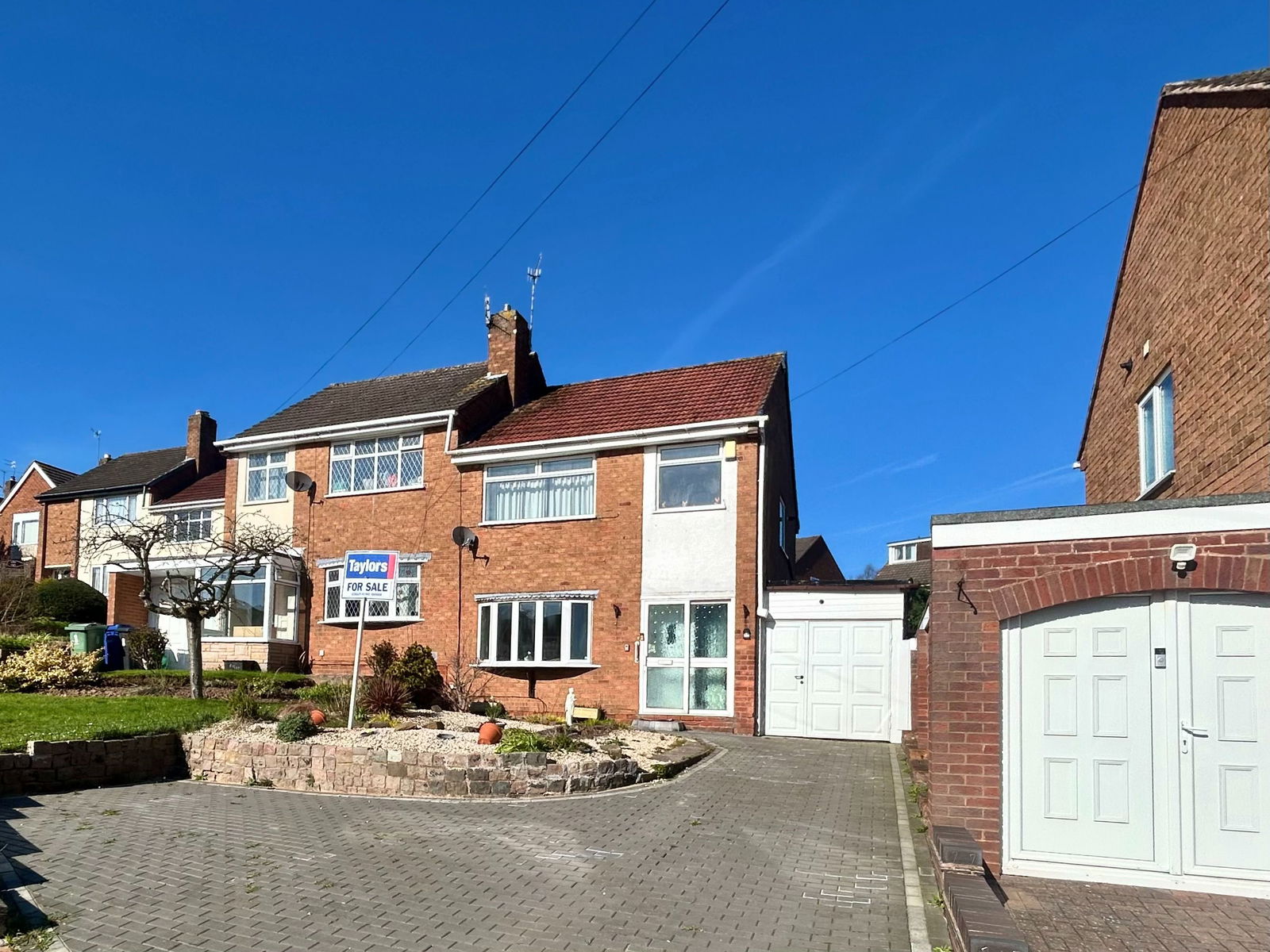 3 bedroom Semi-detached house For Sale