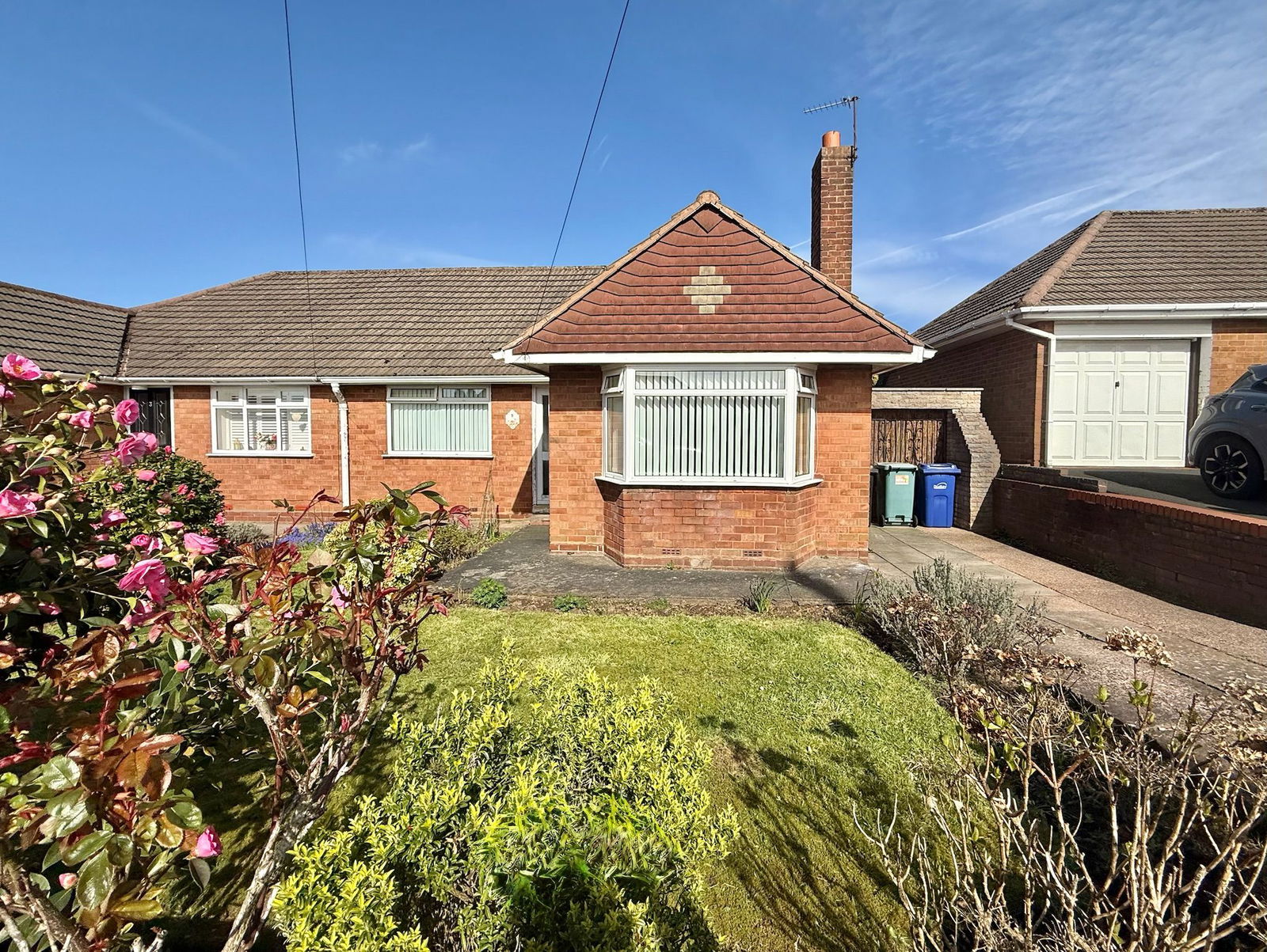 2 bedroom Detached bungalow For Sale