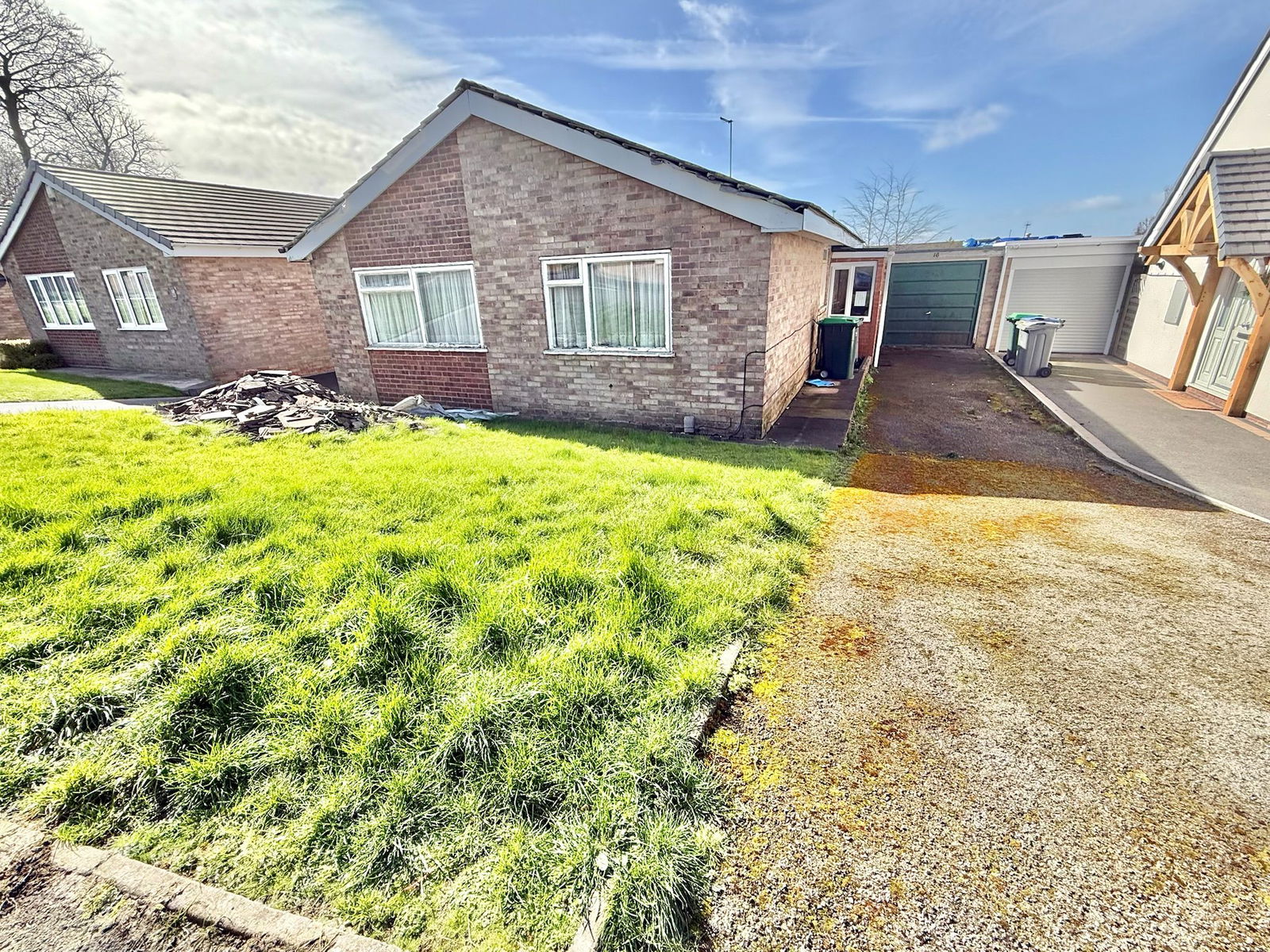 3 bedroom Detached bungalow Under Offer