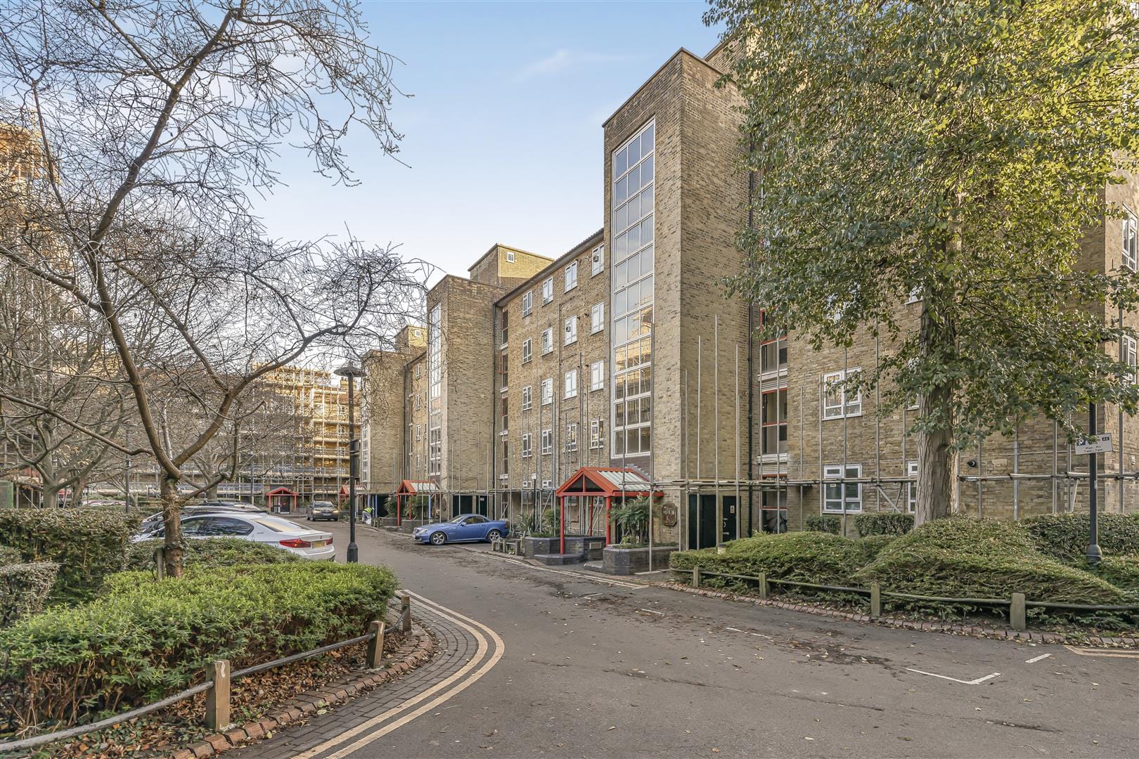 3 bedroom Flat For Sale