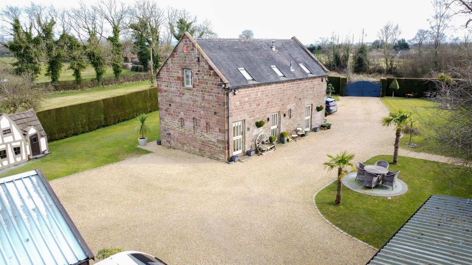 3 bedroom Barn Conversion For Sale