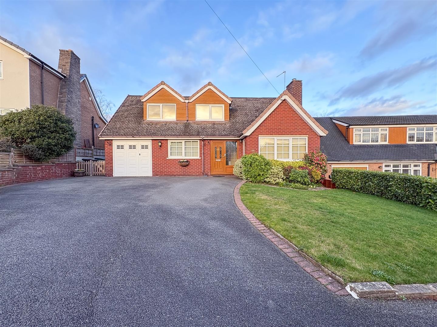 3 bedroom Link detached house Under Offer