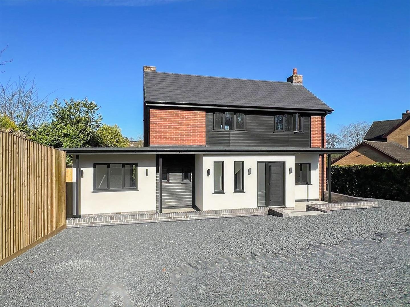 5 bedroom House (unspecified) For Sale