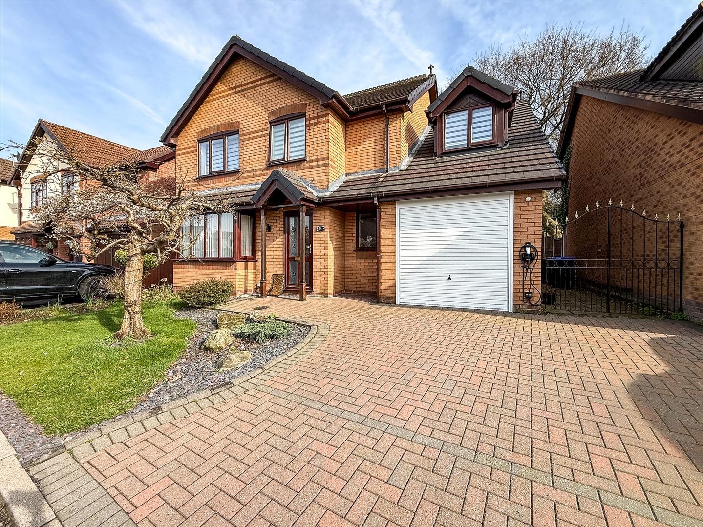 4 bedroom Link detached house Under Offer