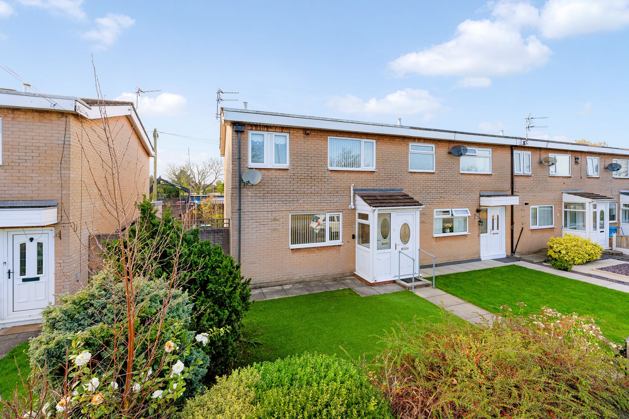 2 bedroom End of terrace house Under Offer