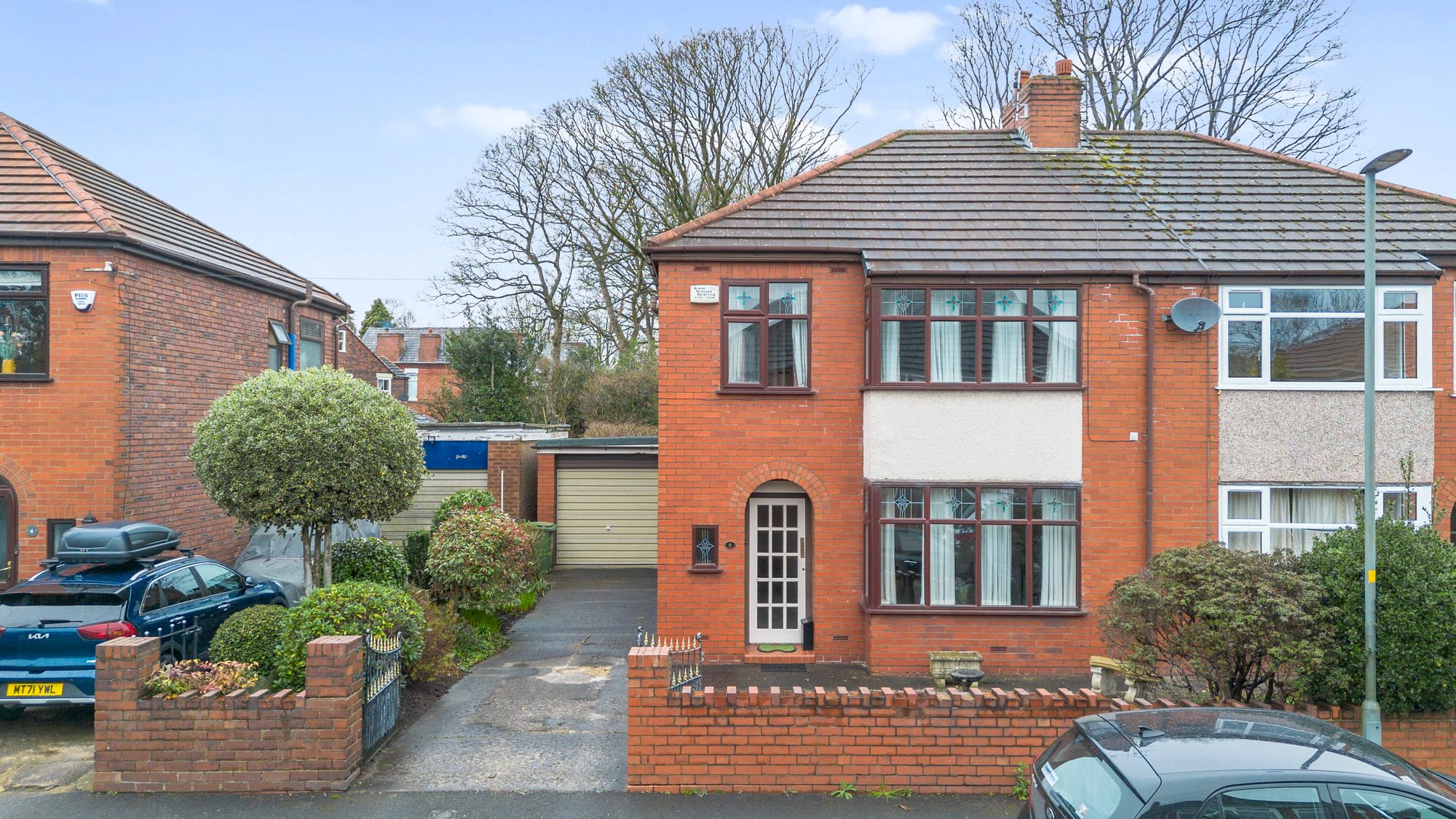 3 bedroom Semi-detached house For Sale