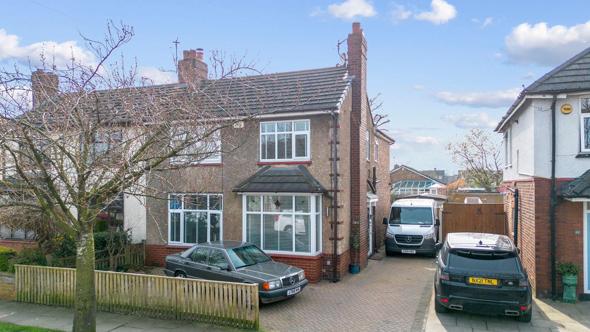 4 bedroom Semi-detached house Under Offer