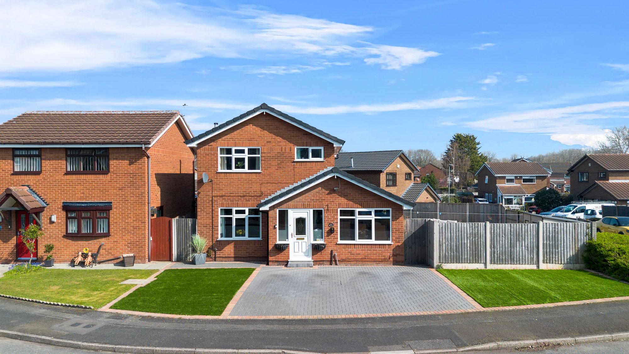 3 bedroom Detached house Under Offer