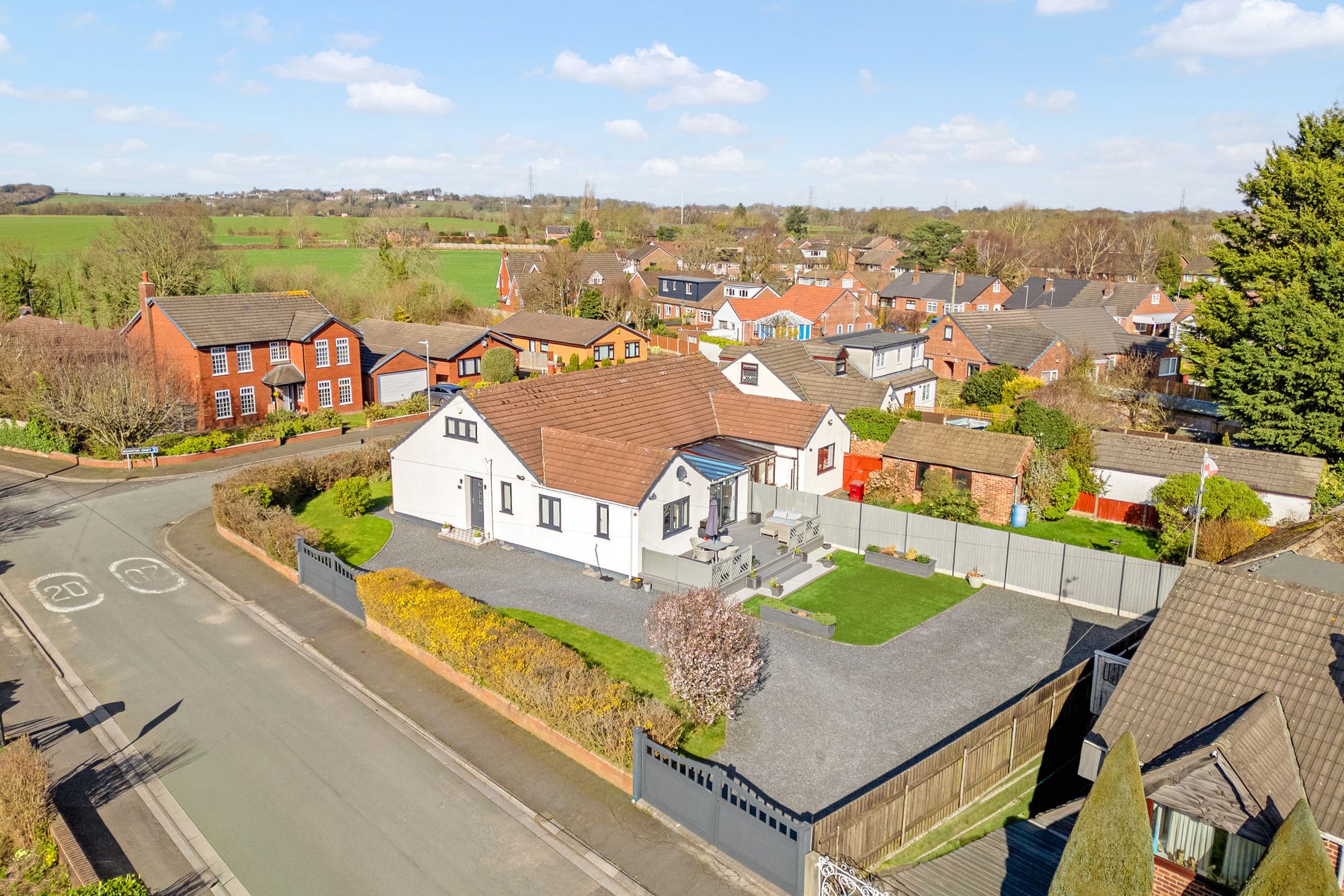 4 bedroom Detached bungalow For Sale