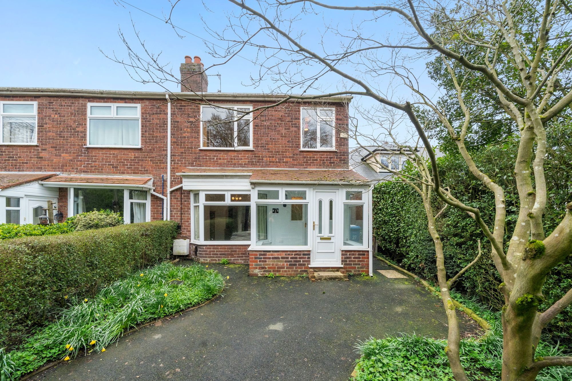 3 bedroom Semi-detached house Under Offer
