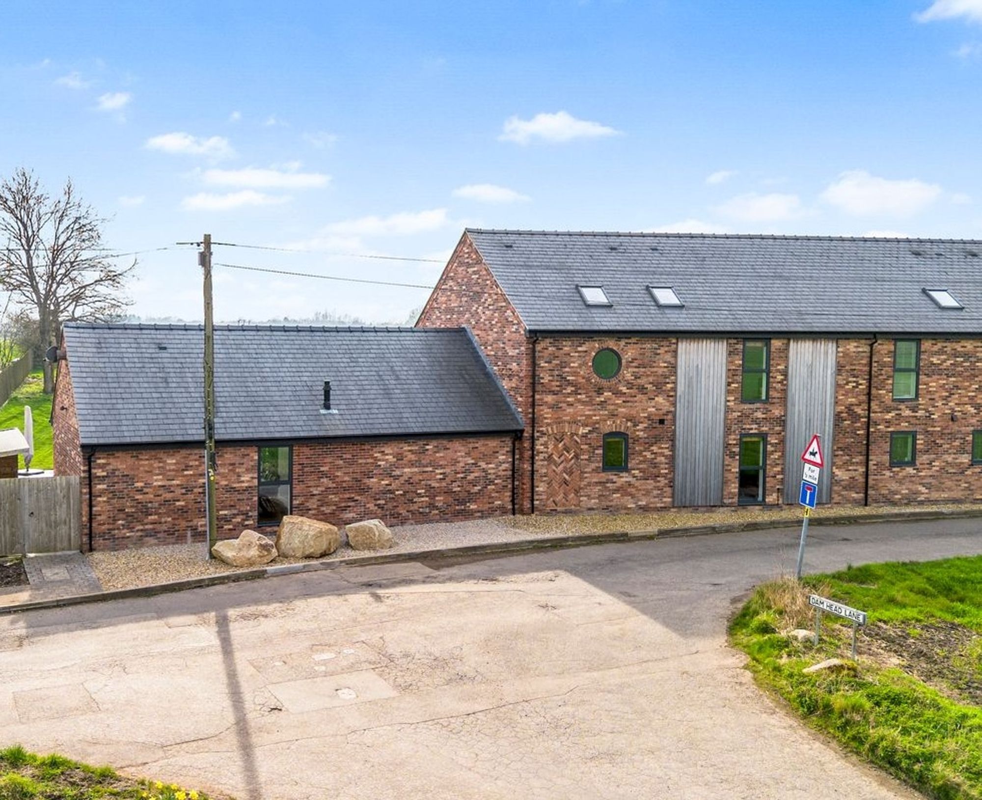 5 bedroom Link detached house Under Offer