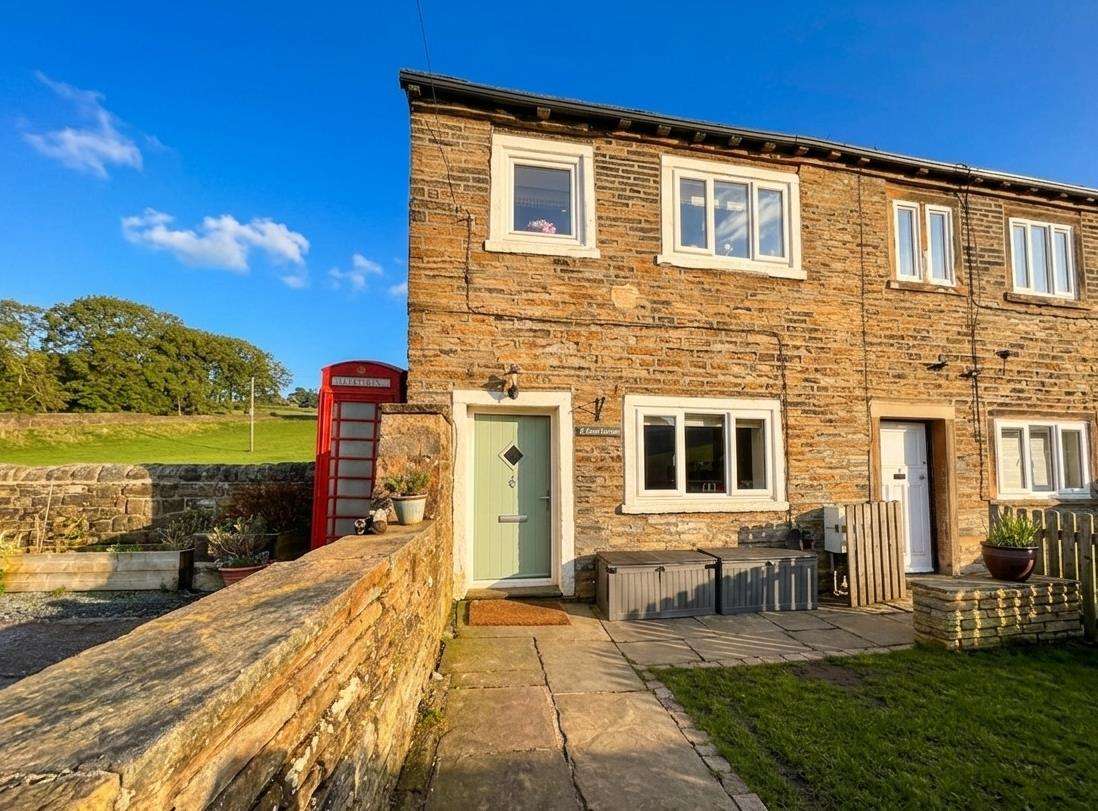 2 bedroom End of terrace house Under Offer