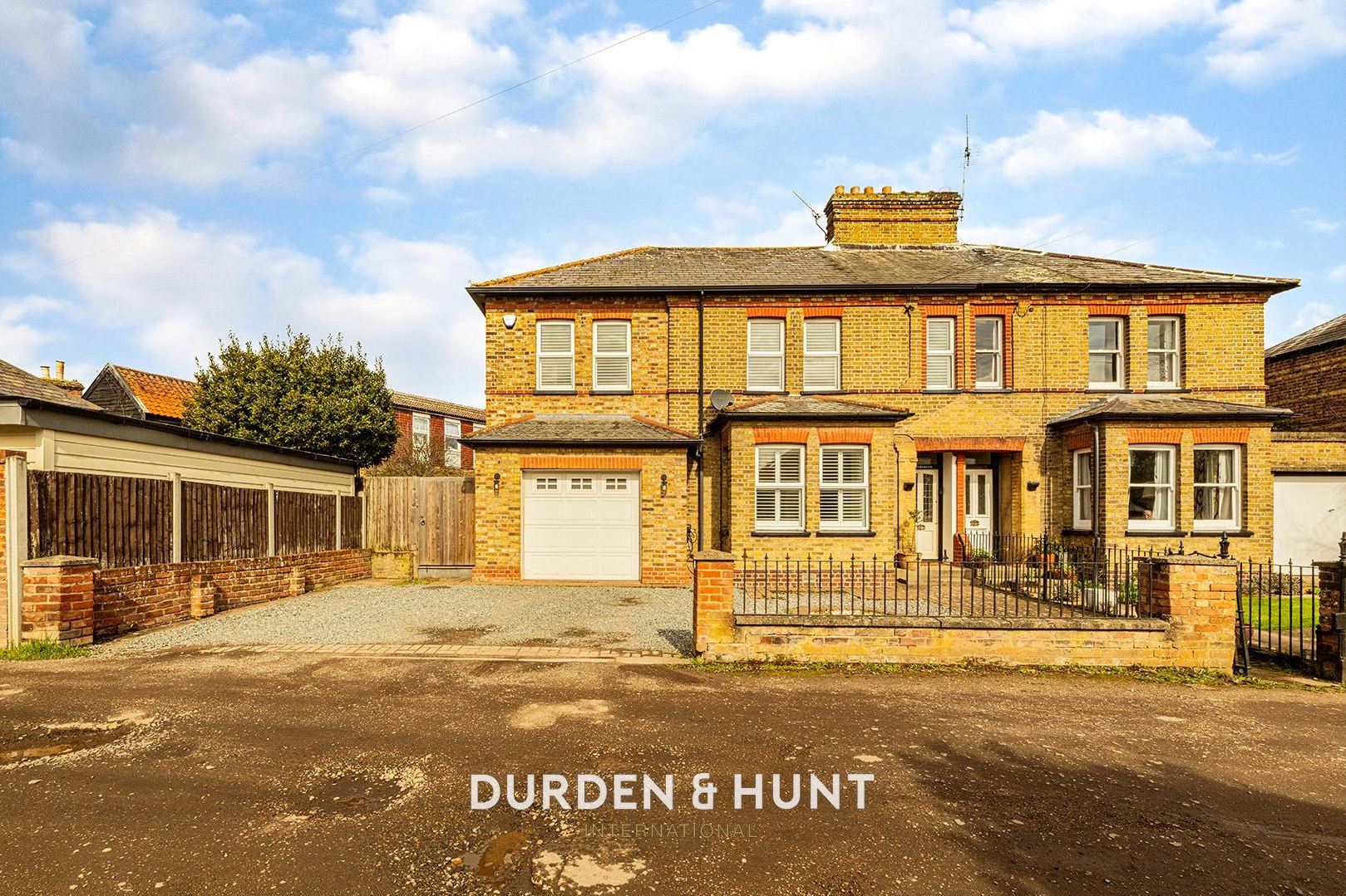 4 bedroom Semi-detached house For Sale