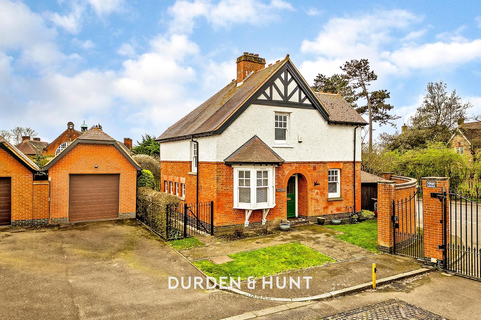 2 bedroom Detached house For Sale