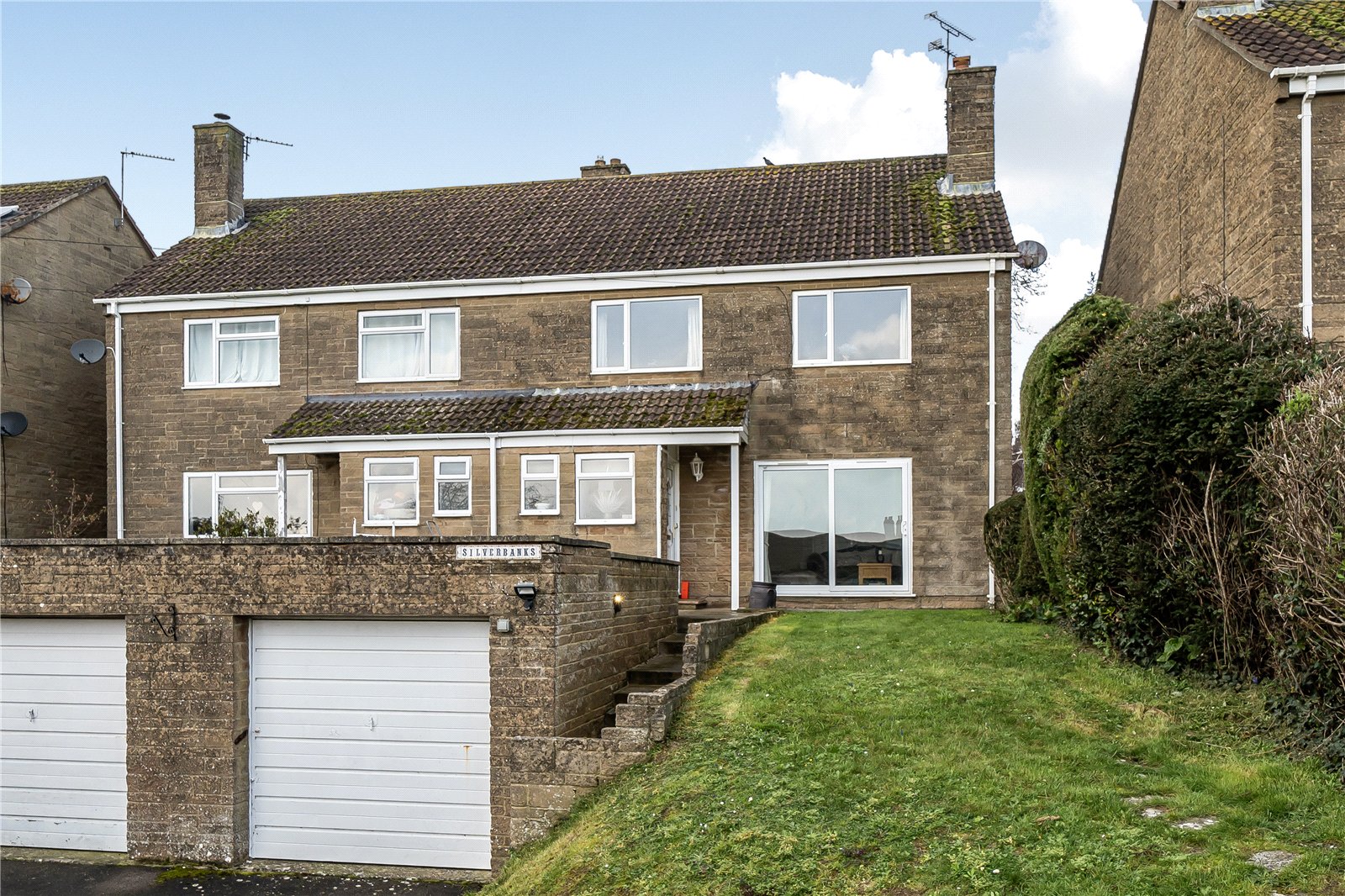 4 bedroom Semi-detached house For Sale