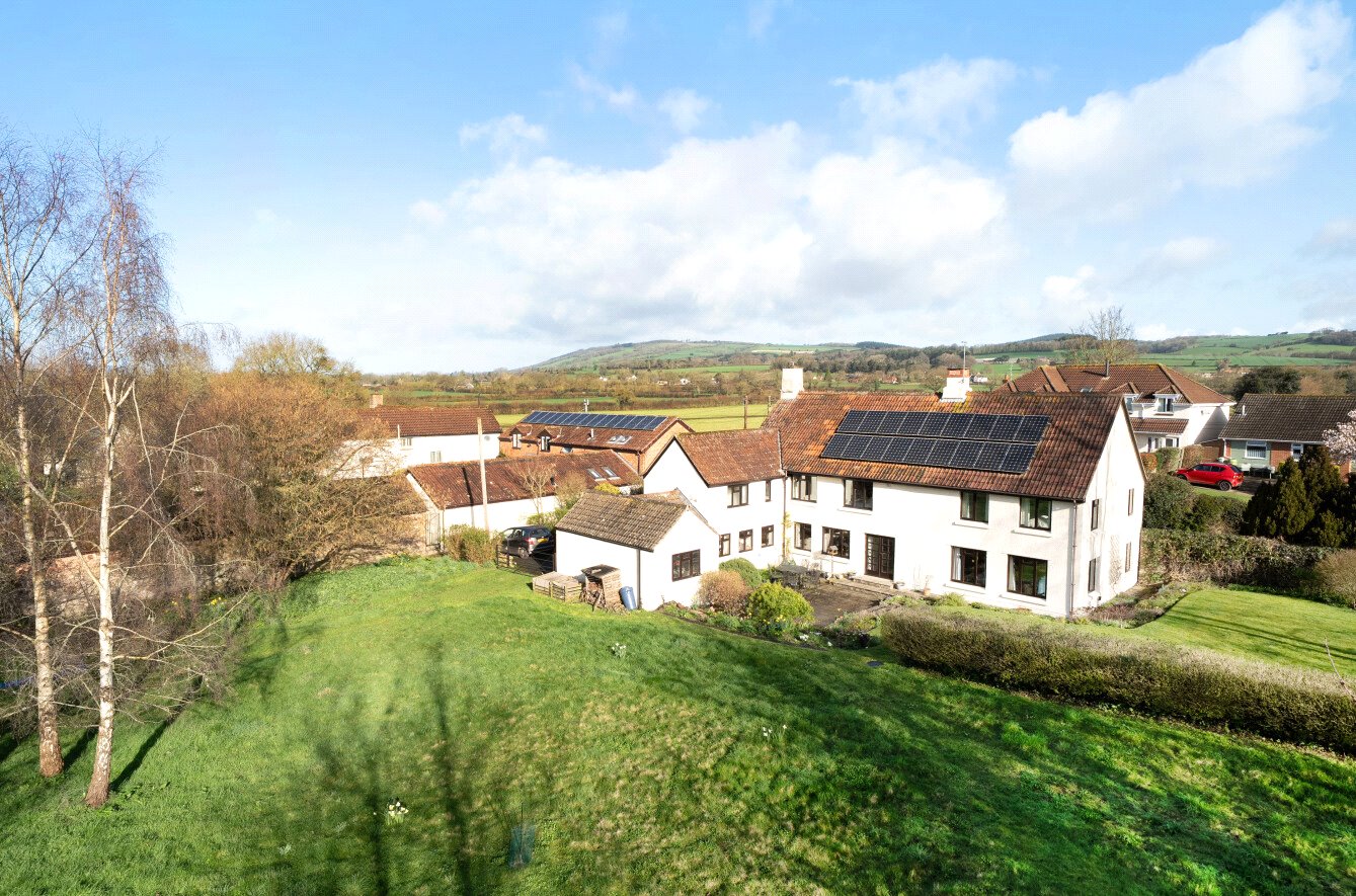 4 bedroom Detached house Under Offer