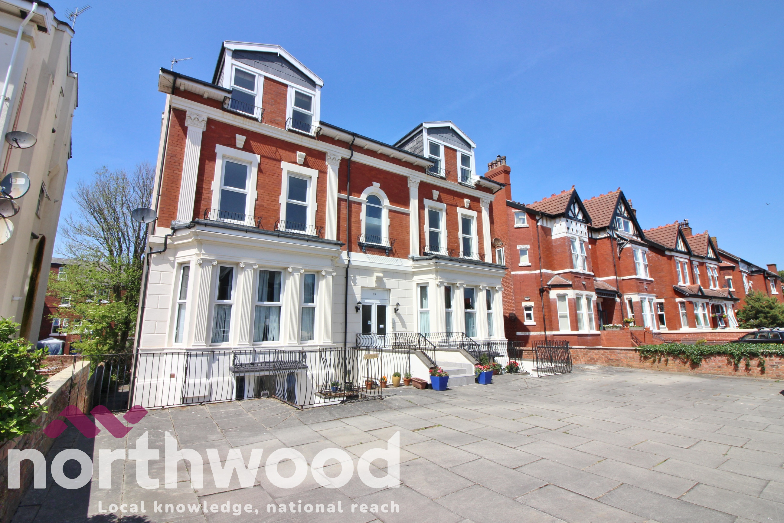 2 bedroom Flat To Let