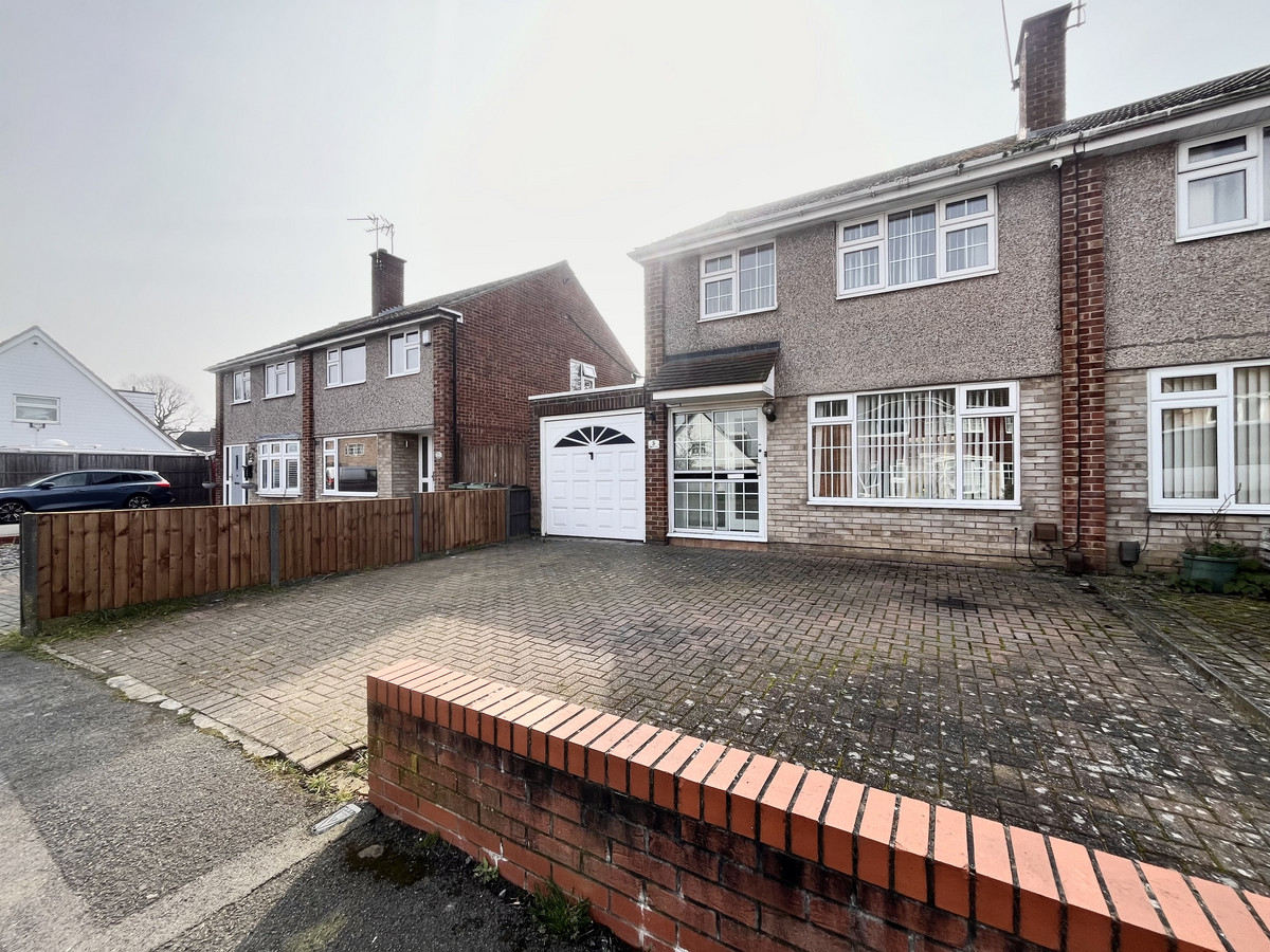 3 bedroom Semi-detached house To Let