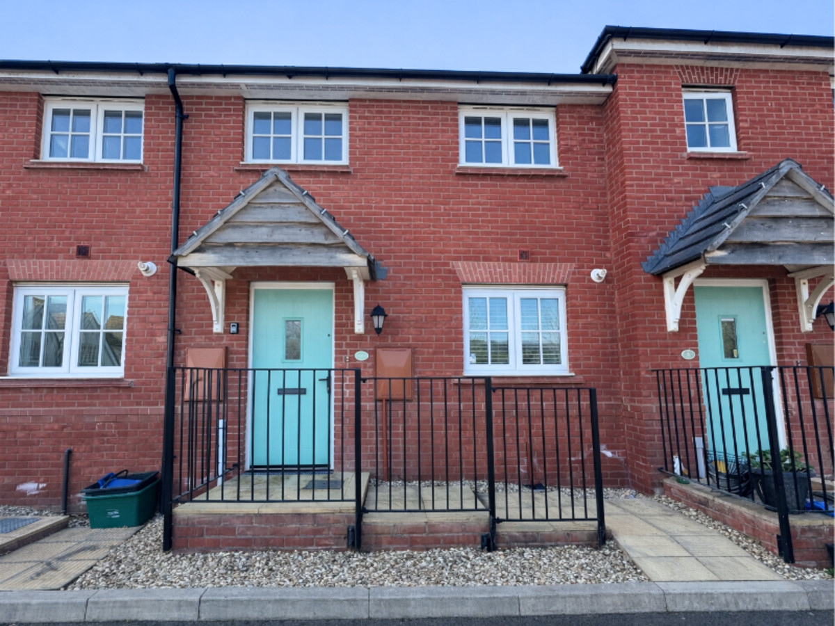 2 bedroom Terraced House To Let