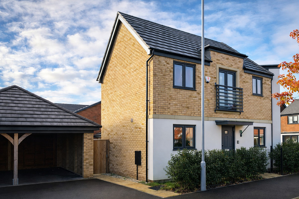 3 bedroom Semi-detached house For Sale