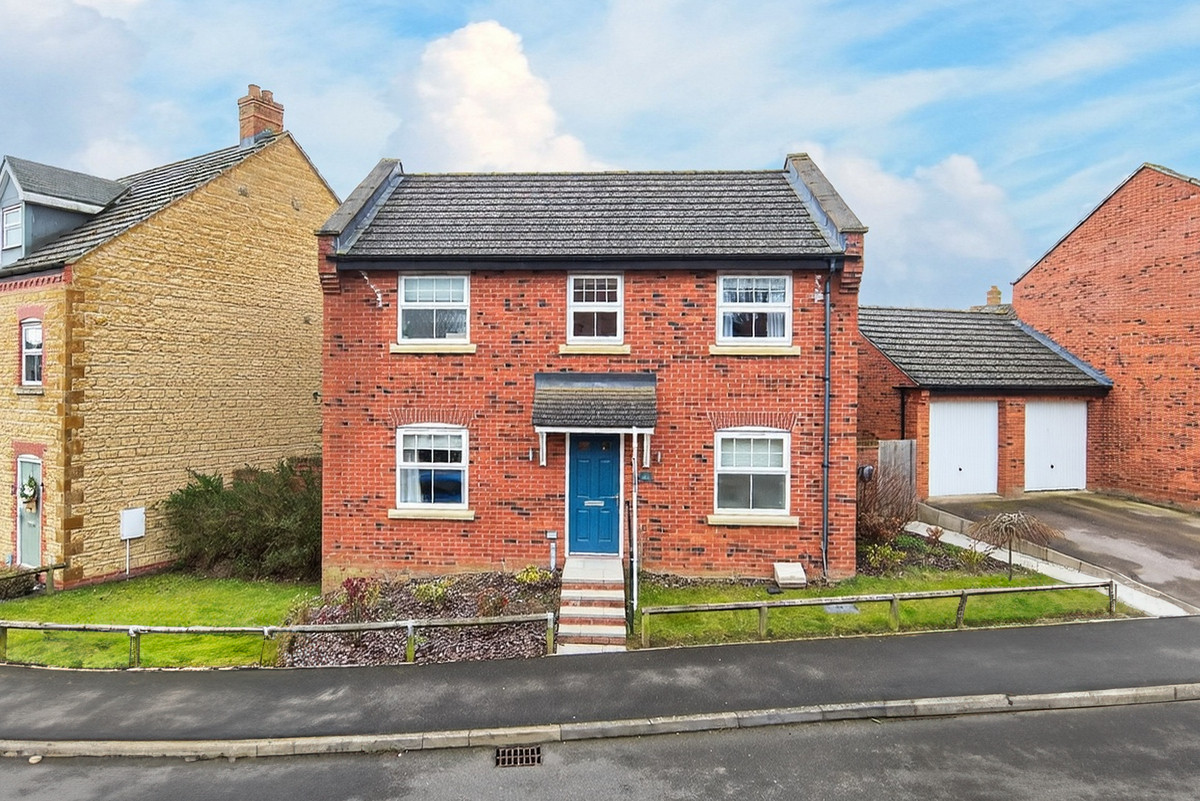 4 bedroom Detached house For Sale