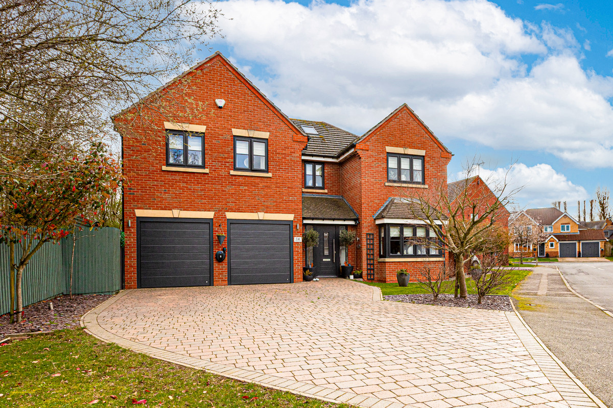 5 bedroom Detached house For Sale