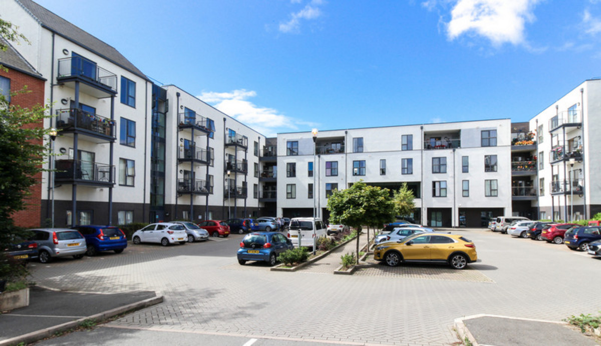 1 bedroom Apartment For Sale