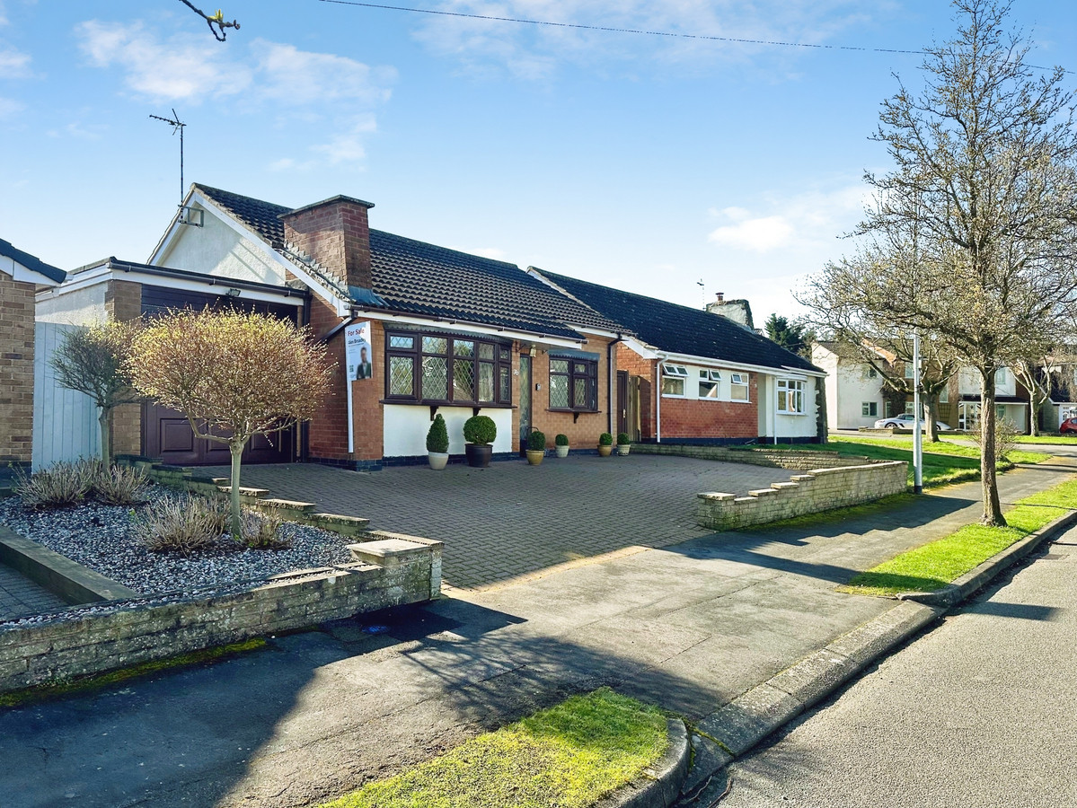 2 bedroom Detached house For Sale