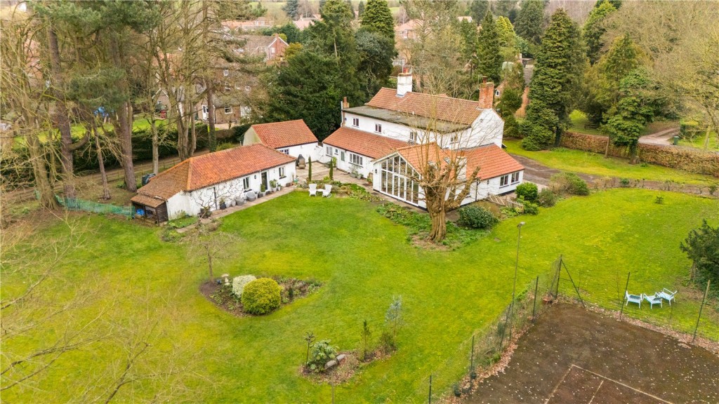 4 bedroom Studio flat For Sale