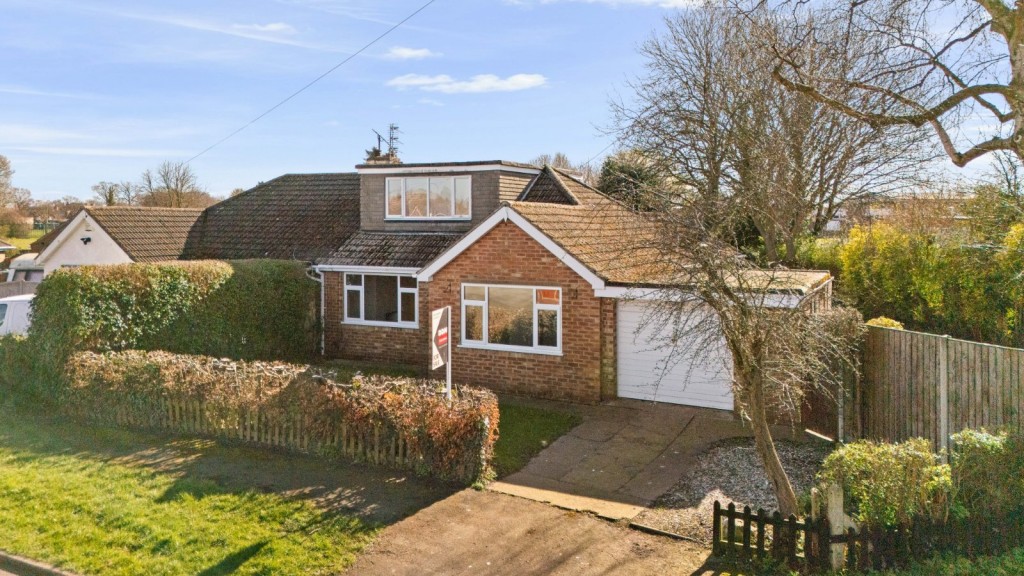 3 bedroom Detached bungalow Under Offer