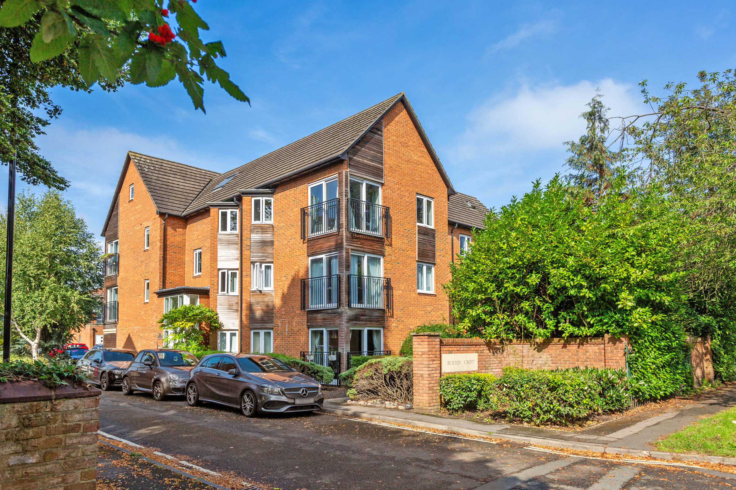 3 bedroom Flat For Sale