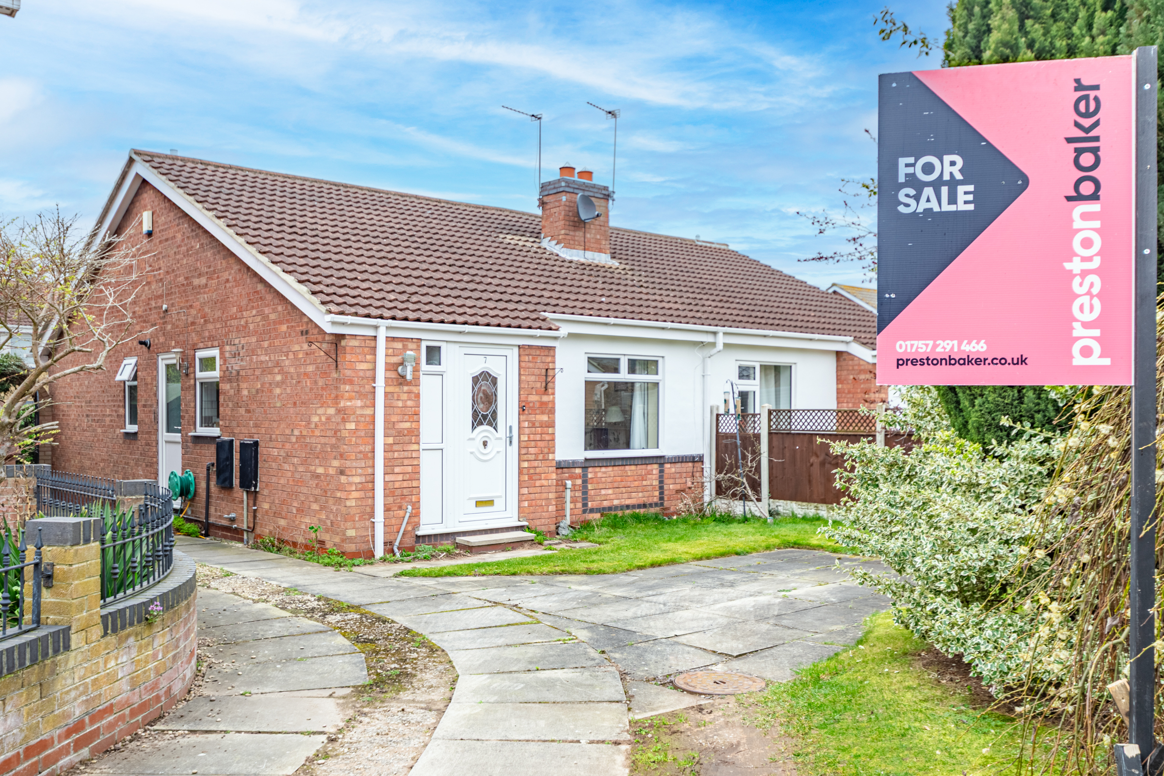 2 bedroom Detached bungalow For Sale