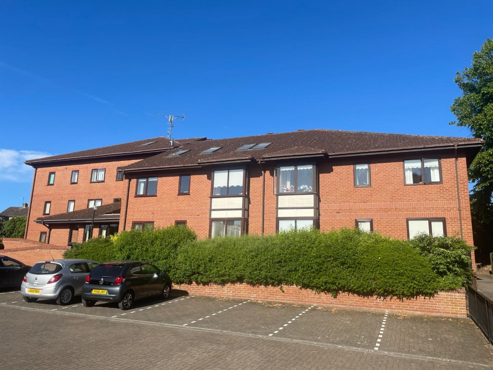 2 bedroom Apartment For Sale