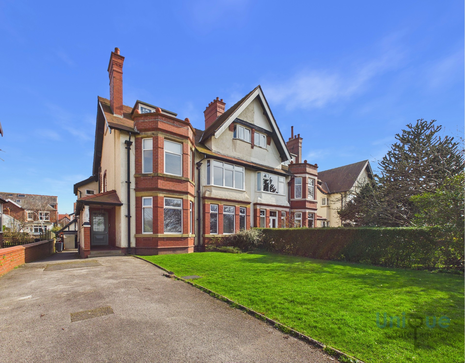 4 bedroom Block of Apartments For Sale