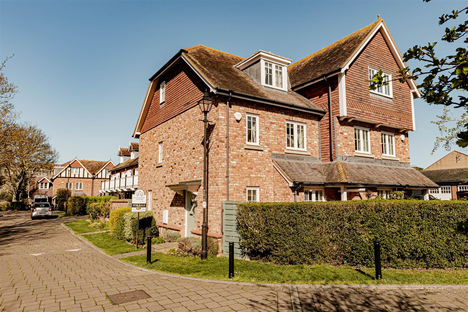 4 bedroom Semi-detached house Under Offer