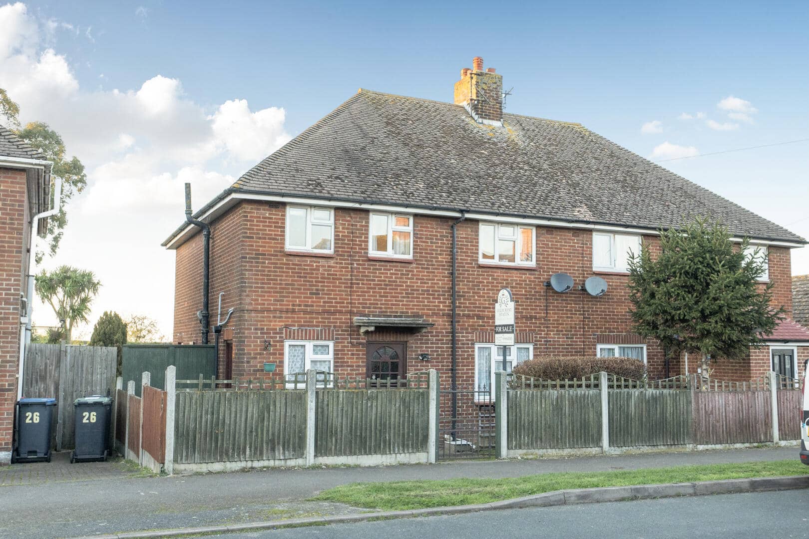 3 bedroom Semi-detached house Under Offer