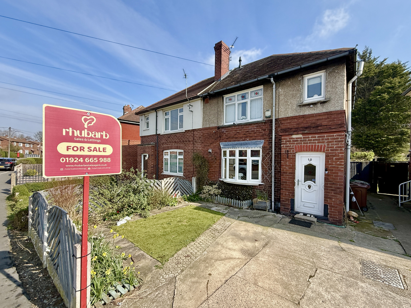 3 bedroom Semi-detached house Under Offer