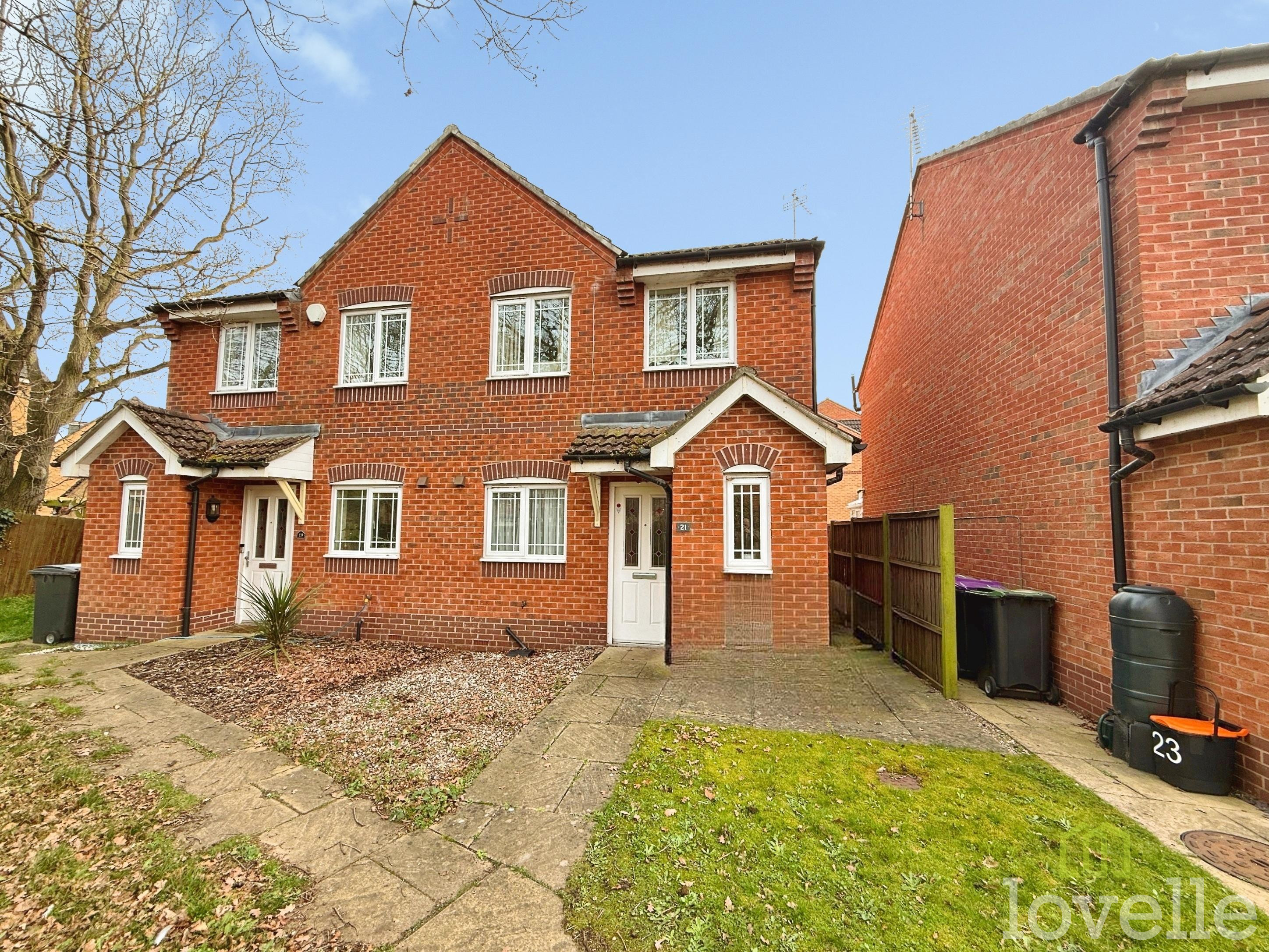 3 bedroom Semi-detached house For Sale