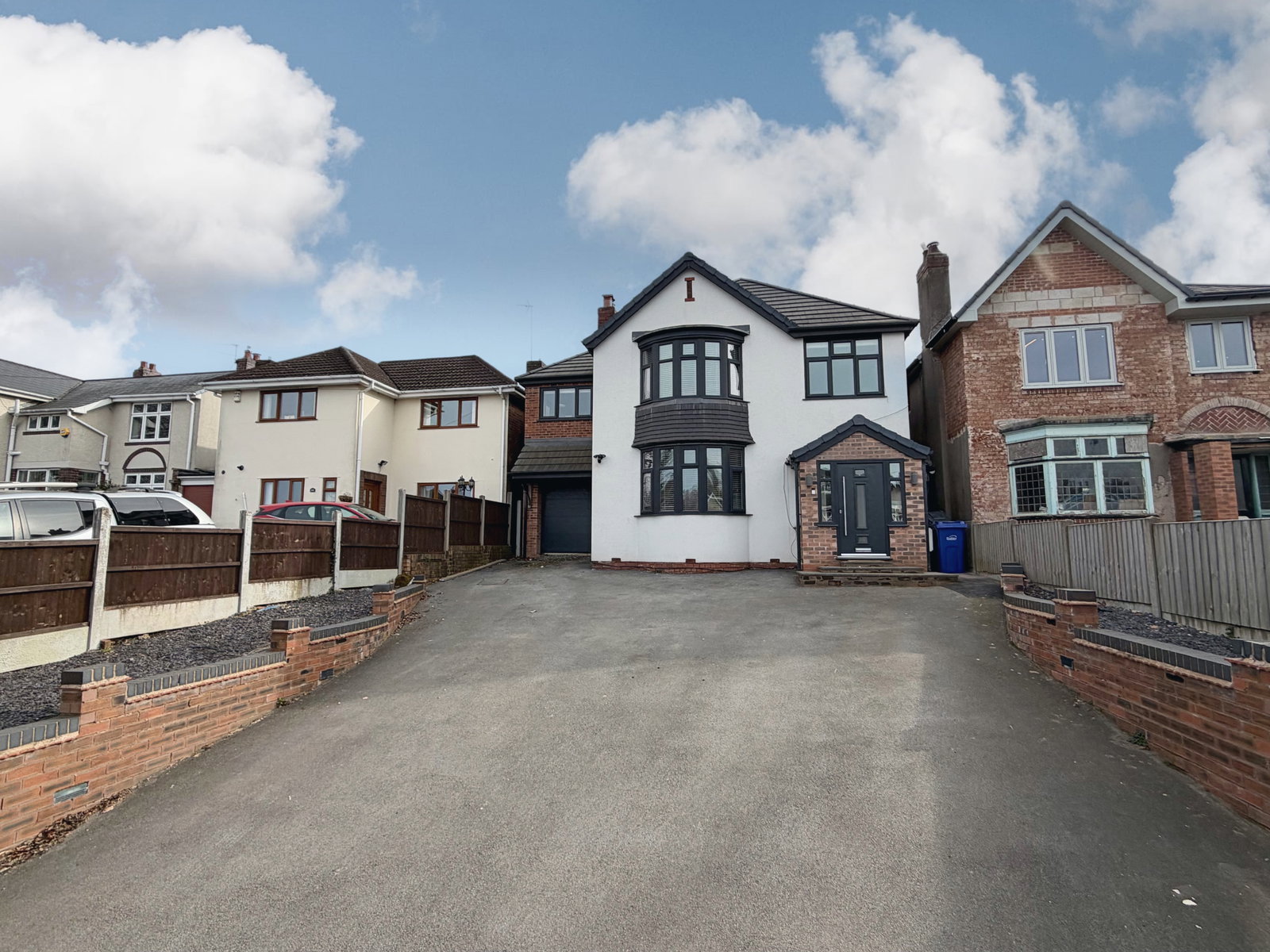 6 bedroom Detached house Under Offer