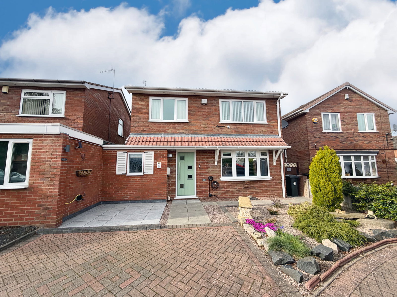 3 bedroom Detached house Under Offer