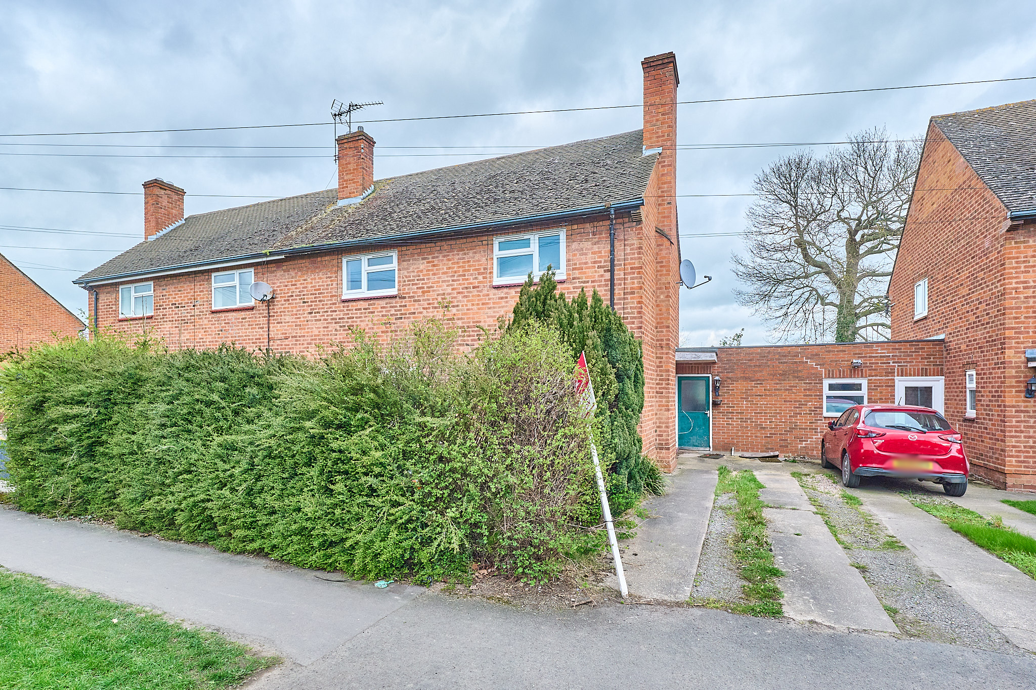 3 bedroom Semi-detached house Sold