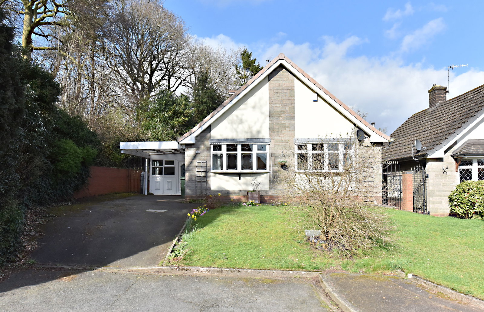 3 bedroom Detached bungalow For Sale