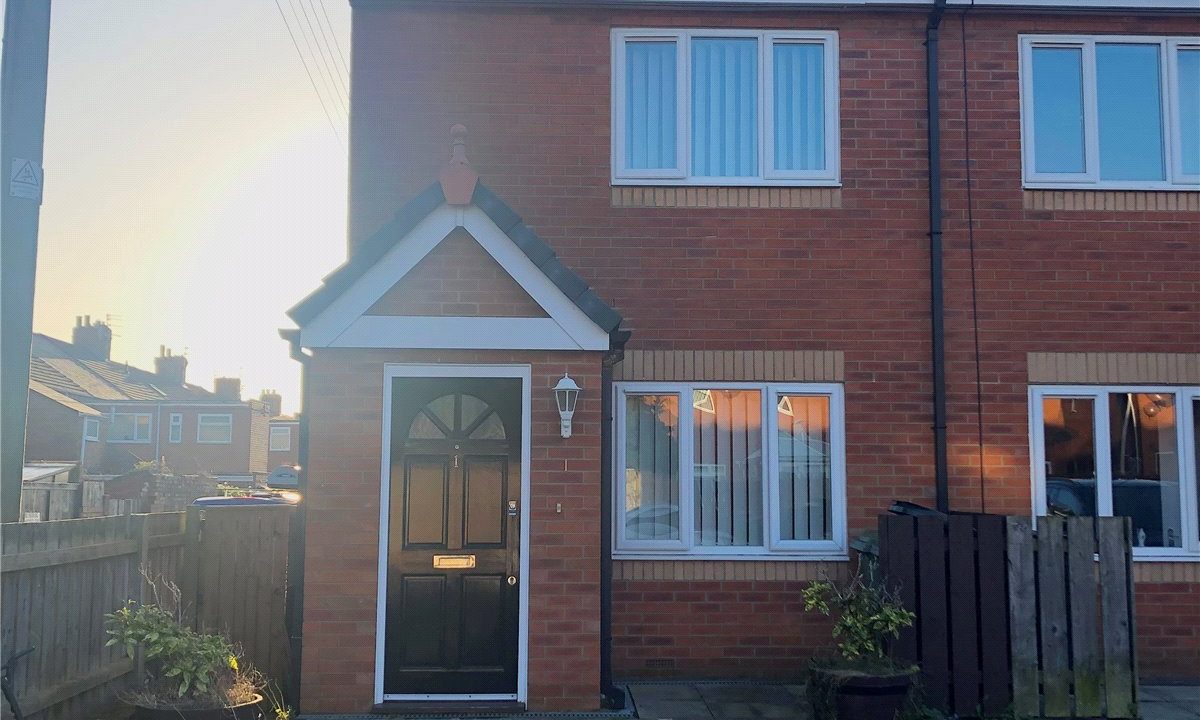 2 Town house To Let